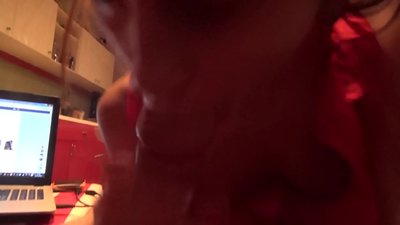 Šolarka sesa bratov kurac, ko ni nikogar doma